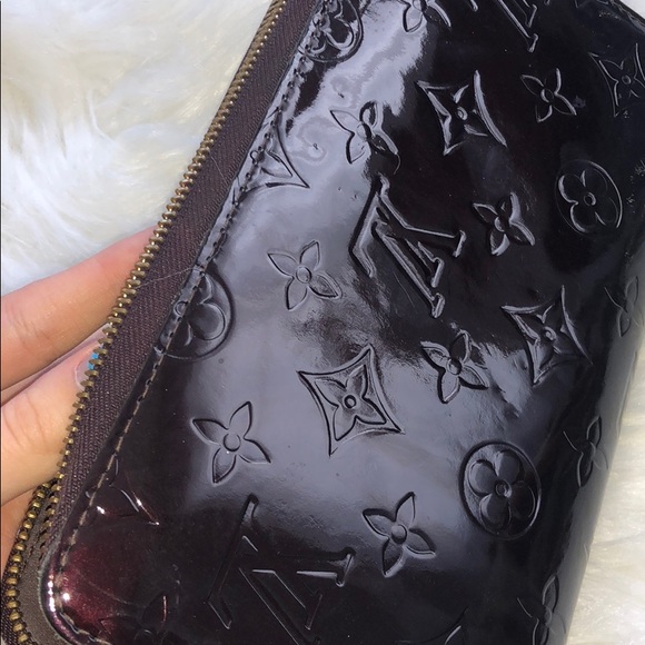 Louis Vuitton Handbags - Mini LV Wallet